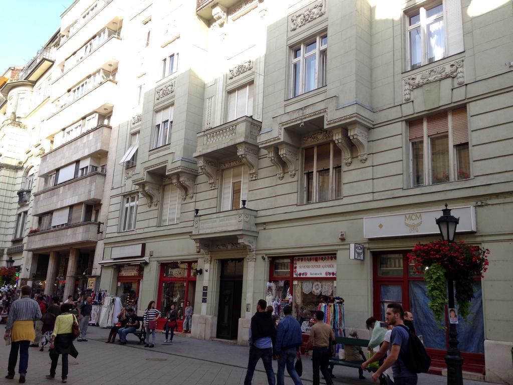 Family Buddha Apartment Budapeste Exterior foto