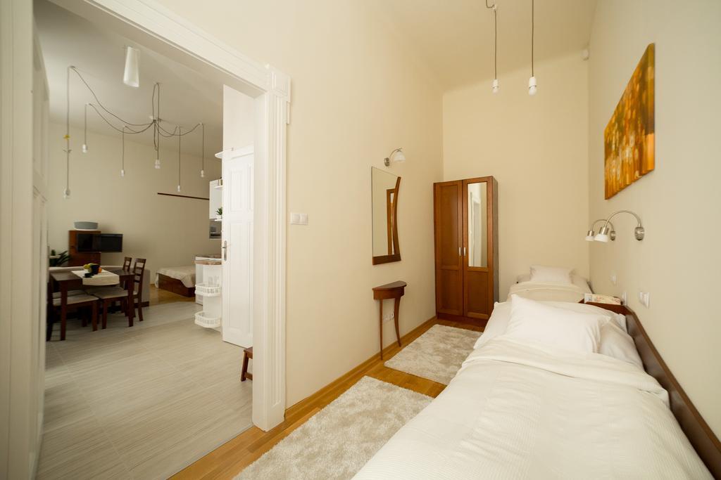 Family Buddha Apartment Budapeste Exterior foto