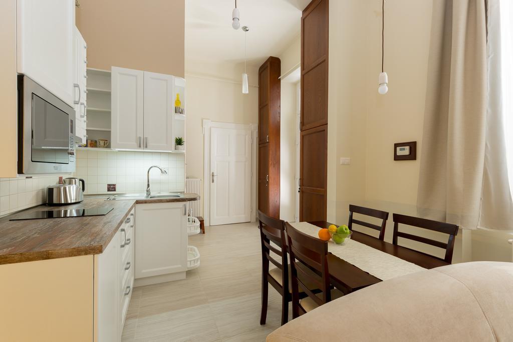 Family Buddha Apartment Budapeste Exterior foto